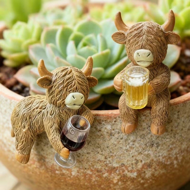 Grappige HighlandS koe beeldje - Wine Beer Garden recensie en prijs